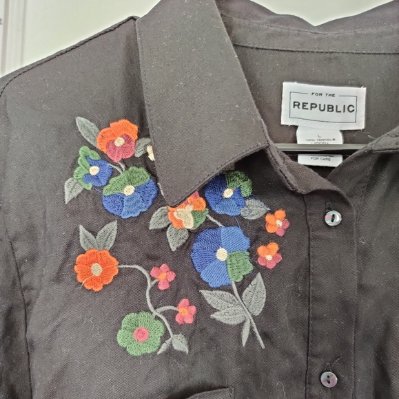 NWOT Black Button Up Top w/ Embroidered Flowers - Picture 2 of 5